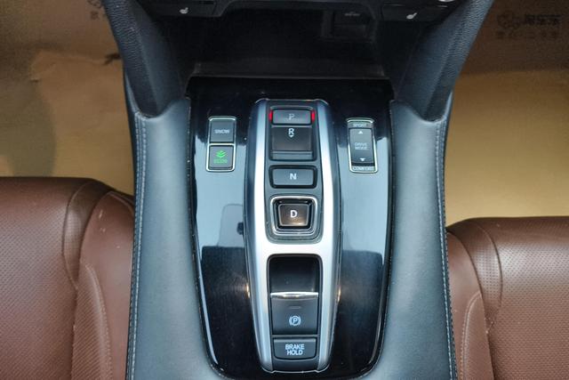 Honda UR-V 2017 — фото 14