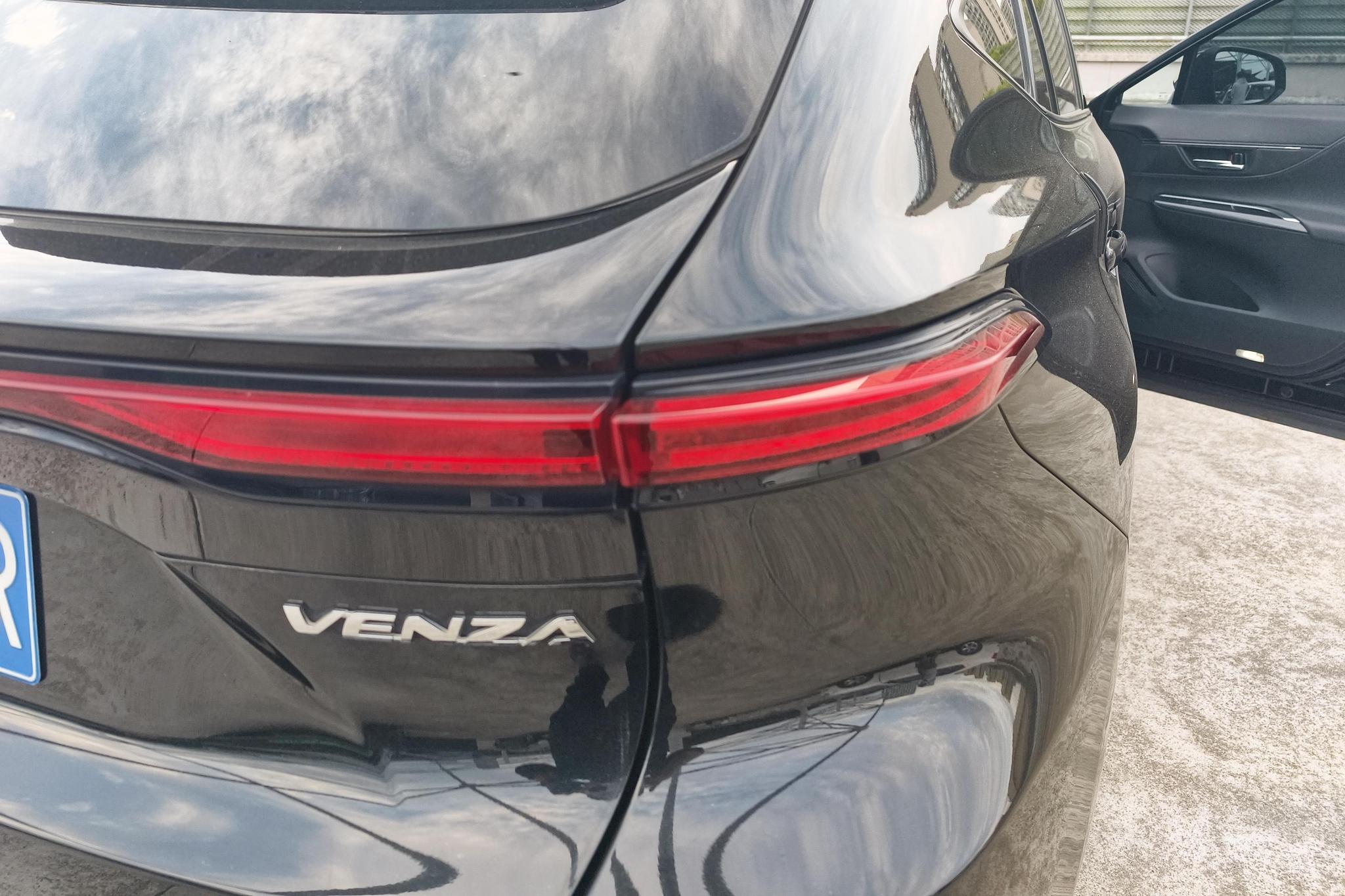 Toyota Venza 2022 2.0L CVT Luxury
