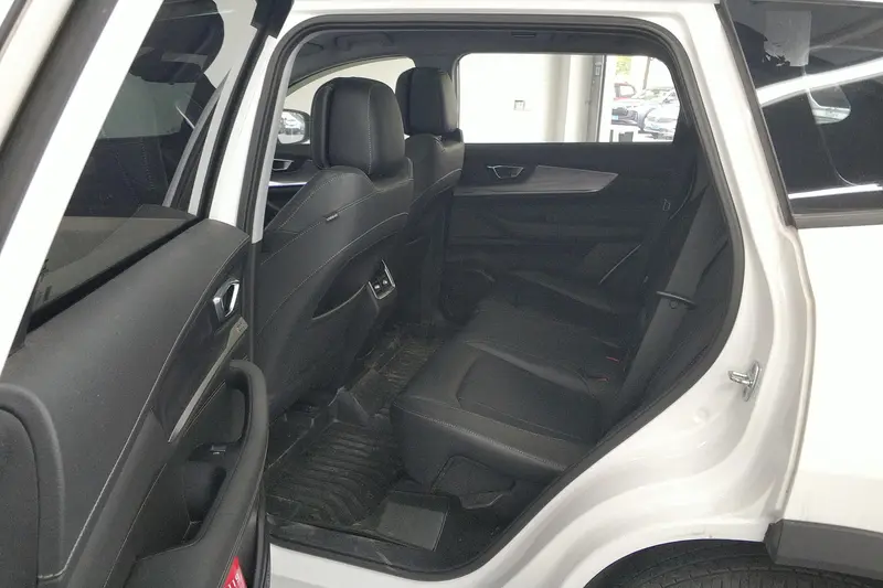Chery Tiggo 8 — фото 14