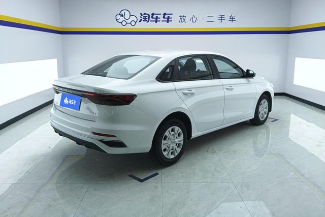 Geely Emgrand 2025 1.5 L MT — фото 3