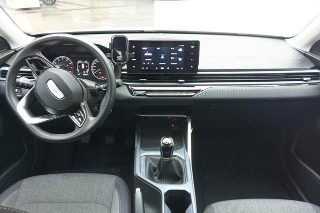 Geely Emgrand 2025 1.5 L MT — фото 13