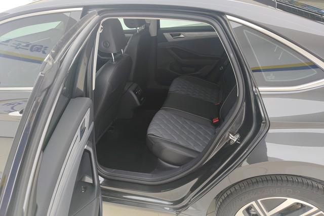 Volkswagen Sagitar 2024 300 TSI DSG — фото 16
