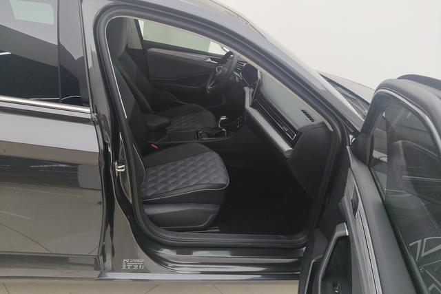 Volkswagen Sagitar 2024 300 TSI DSG — фото 8