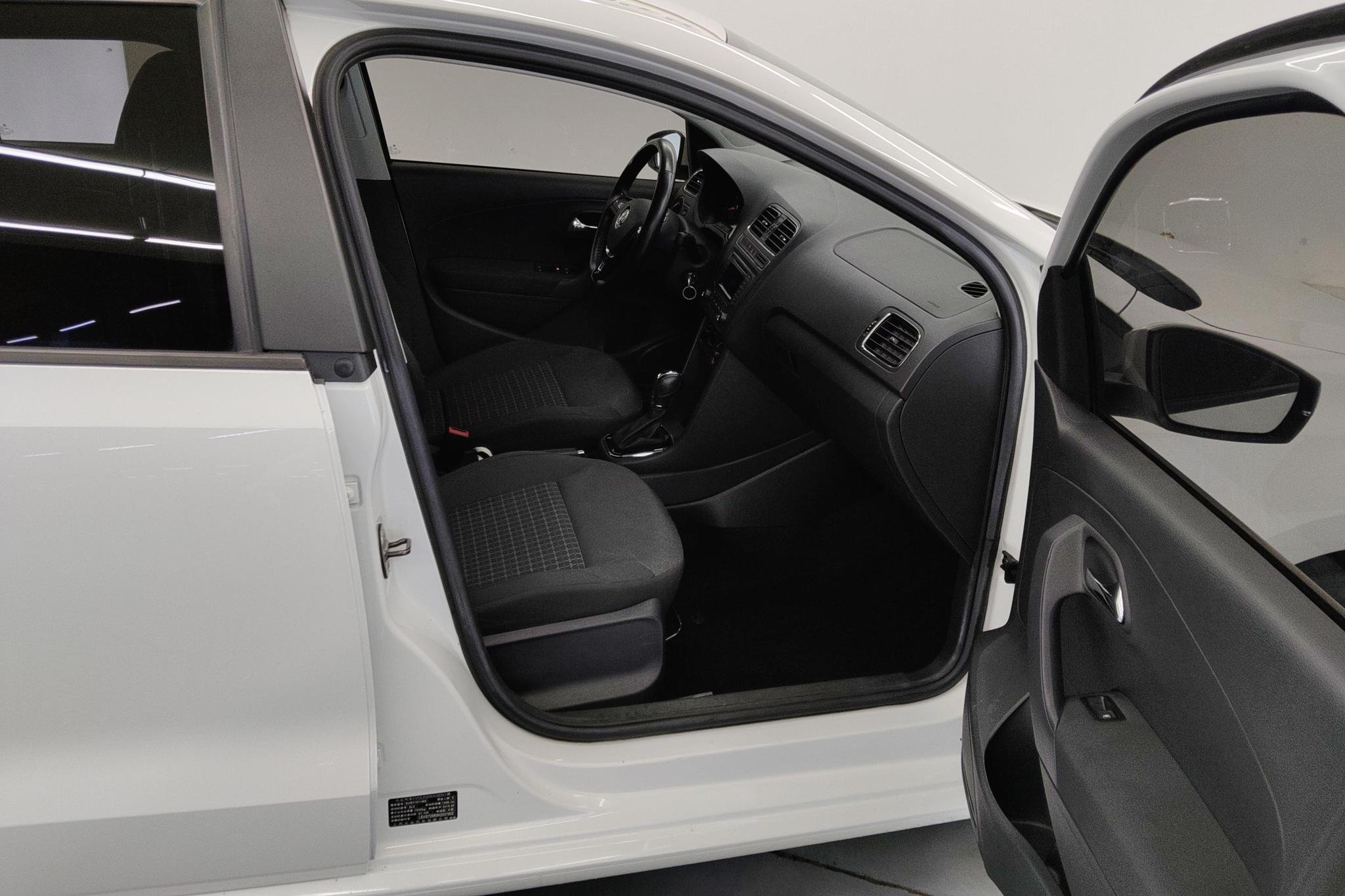 Volkswagen Polo 2018 1.5L AT