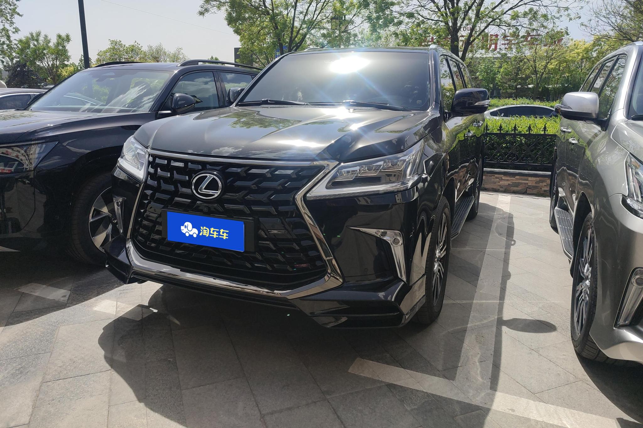 Lexus LX