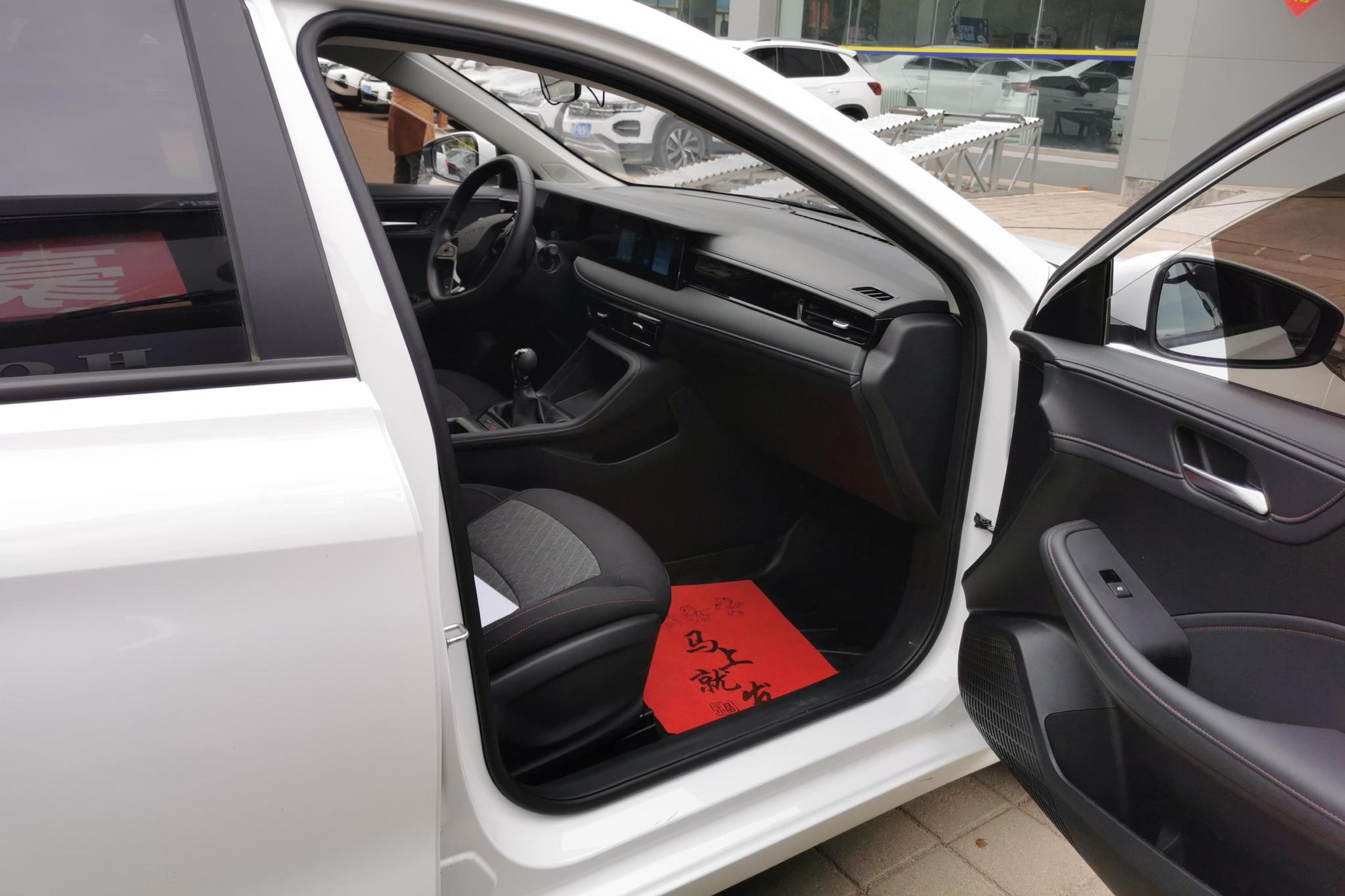 Roewe i5 2023 1.5L MT
