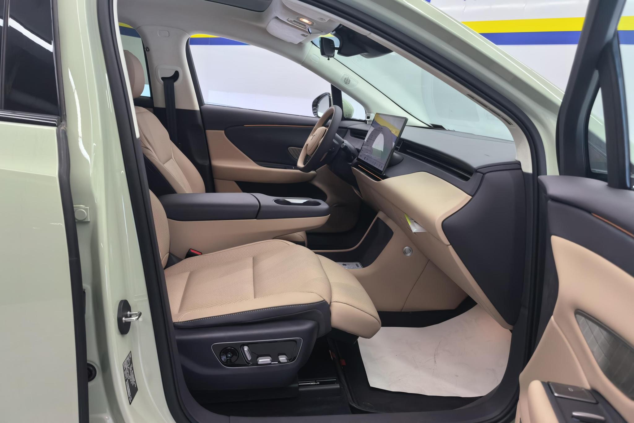 Hongqi 06 2025 520