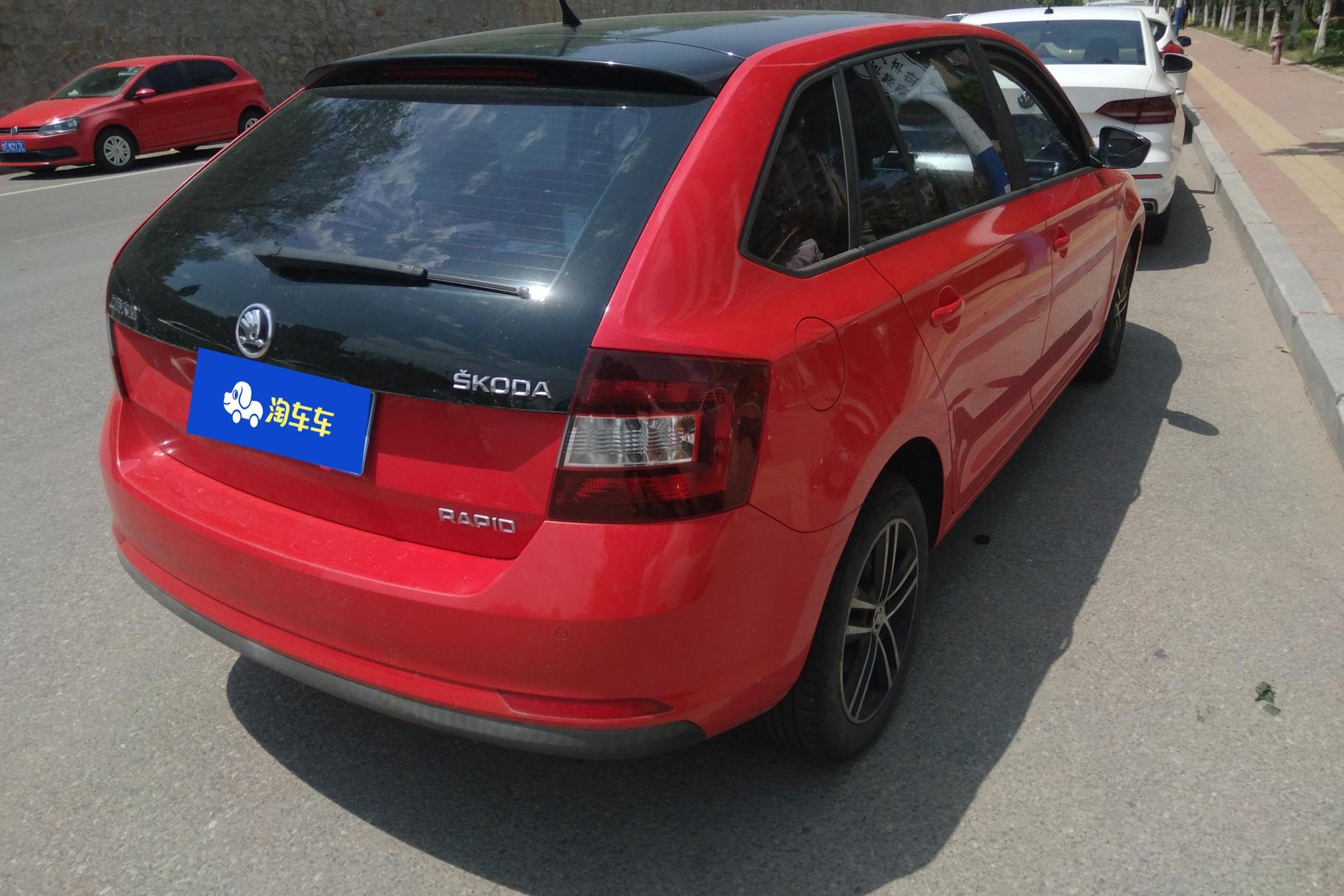 Skoda Rapid Spaceback 2014 1.6L AT Enjoy
