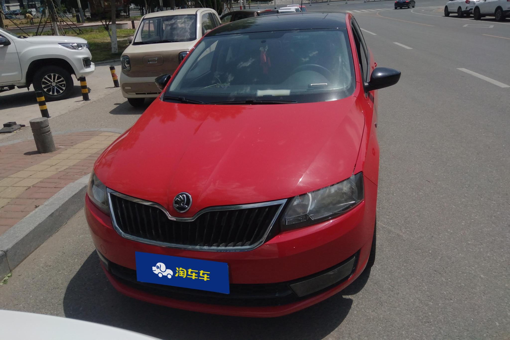 Skoda Rapid Spaceback 2014 1.6L AT Enjoy