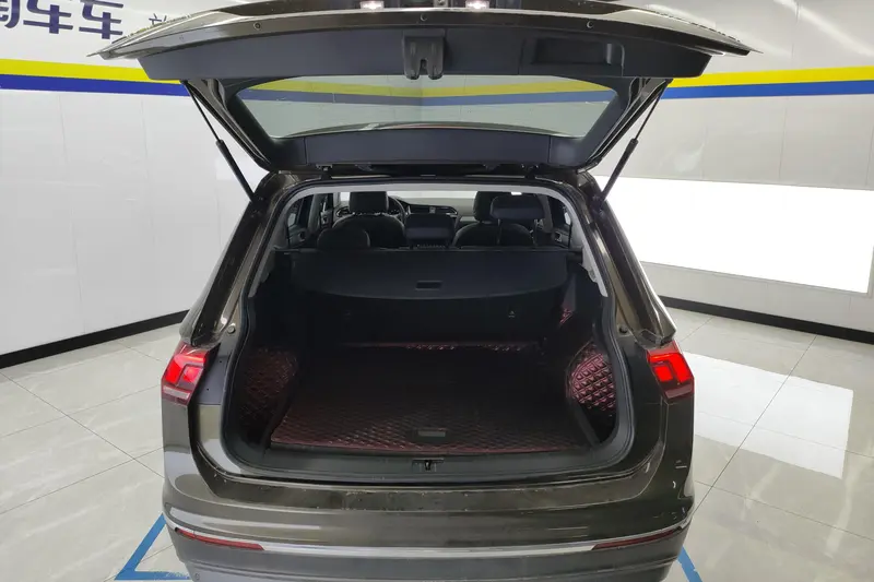 Volkswagen Tiguan L — фото 14