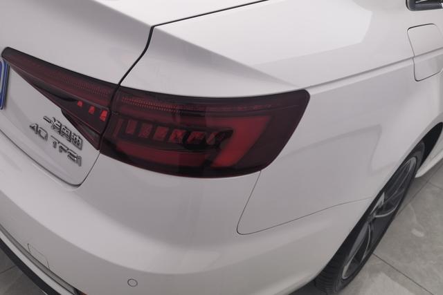 Audi A4L 2019 40 TFSI VI — фото 11
