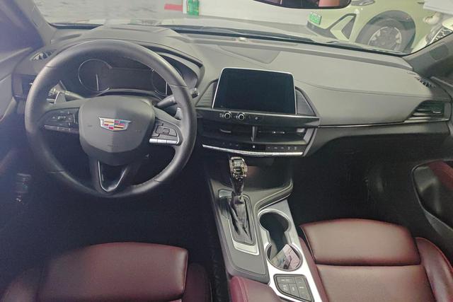 Cadillac CT4 2022 28 T Premium — фото 12