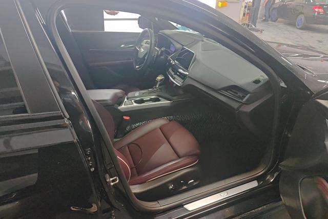 Cadillac CT4 2022 28 T Premium — фото 9
