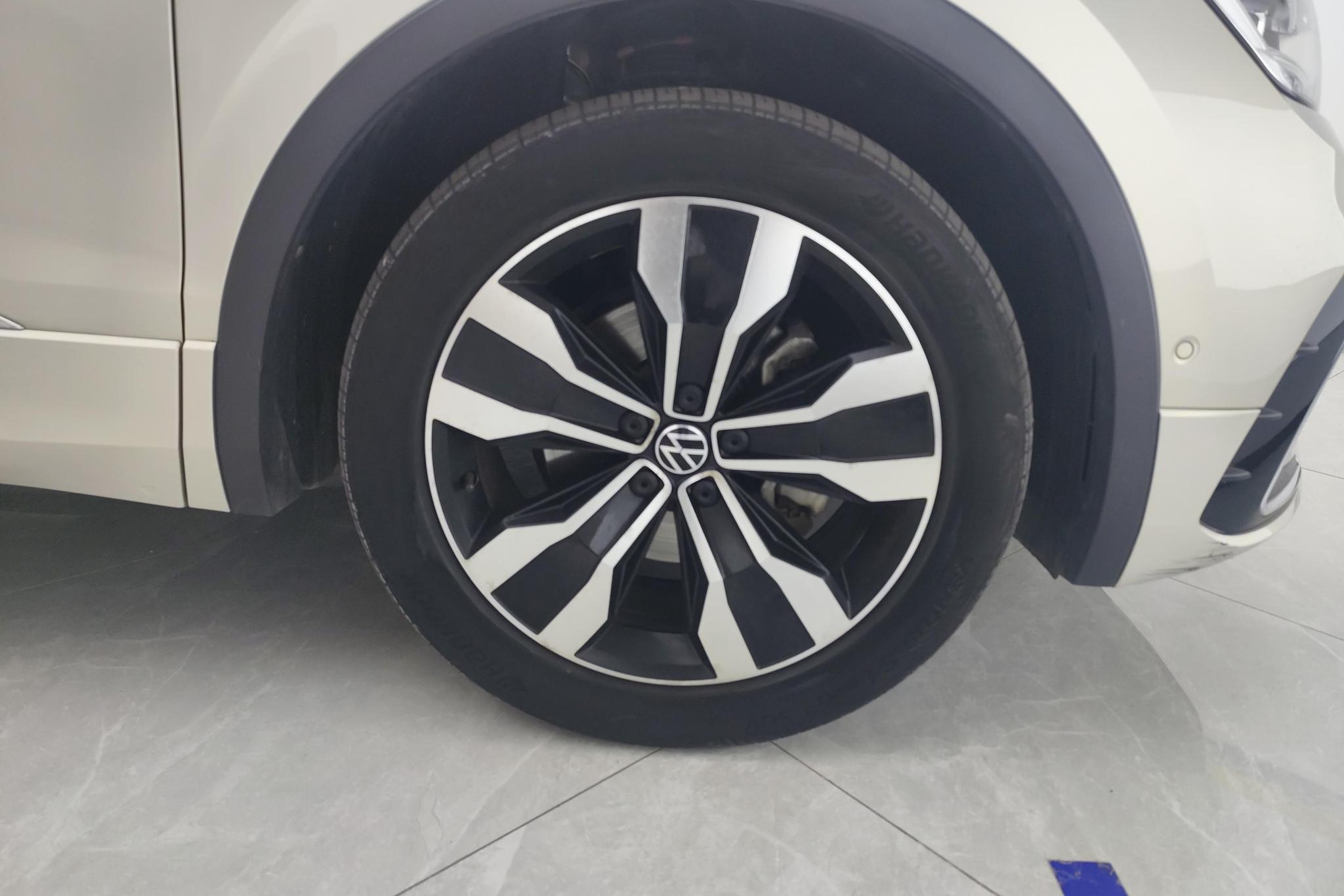 Volkswagen Tiguan L L 2022 330TSI AT R-Line