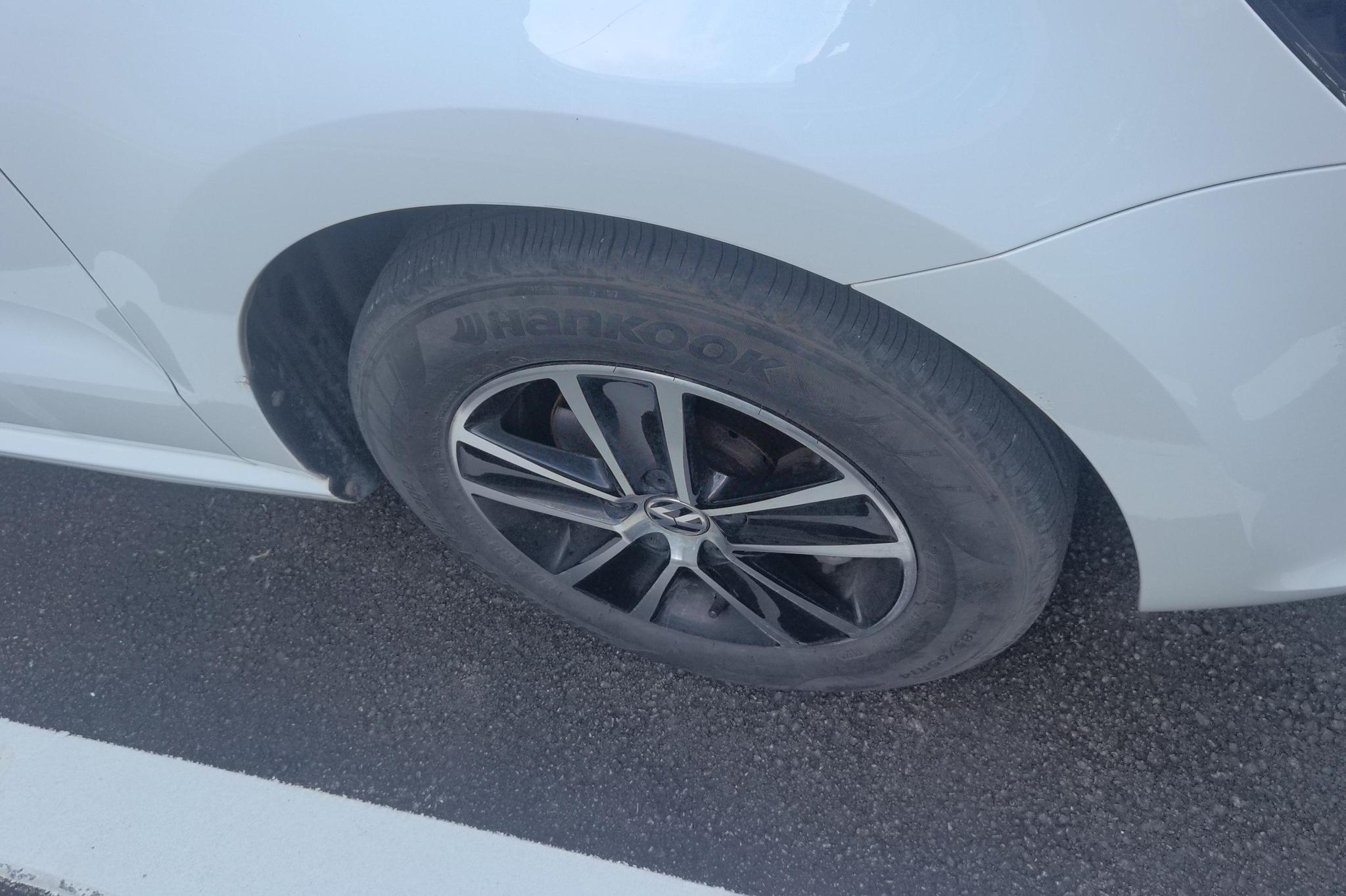 Volkswagen Polo 2014 1.4L MT