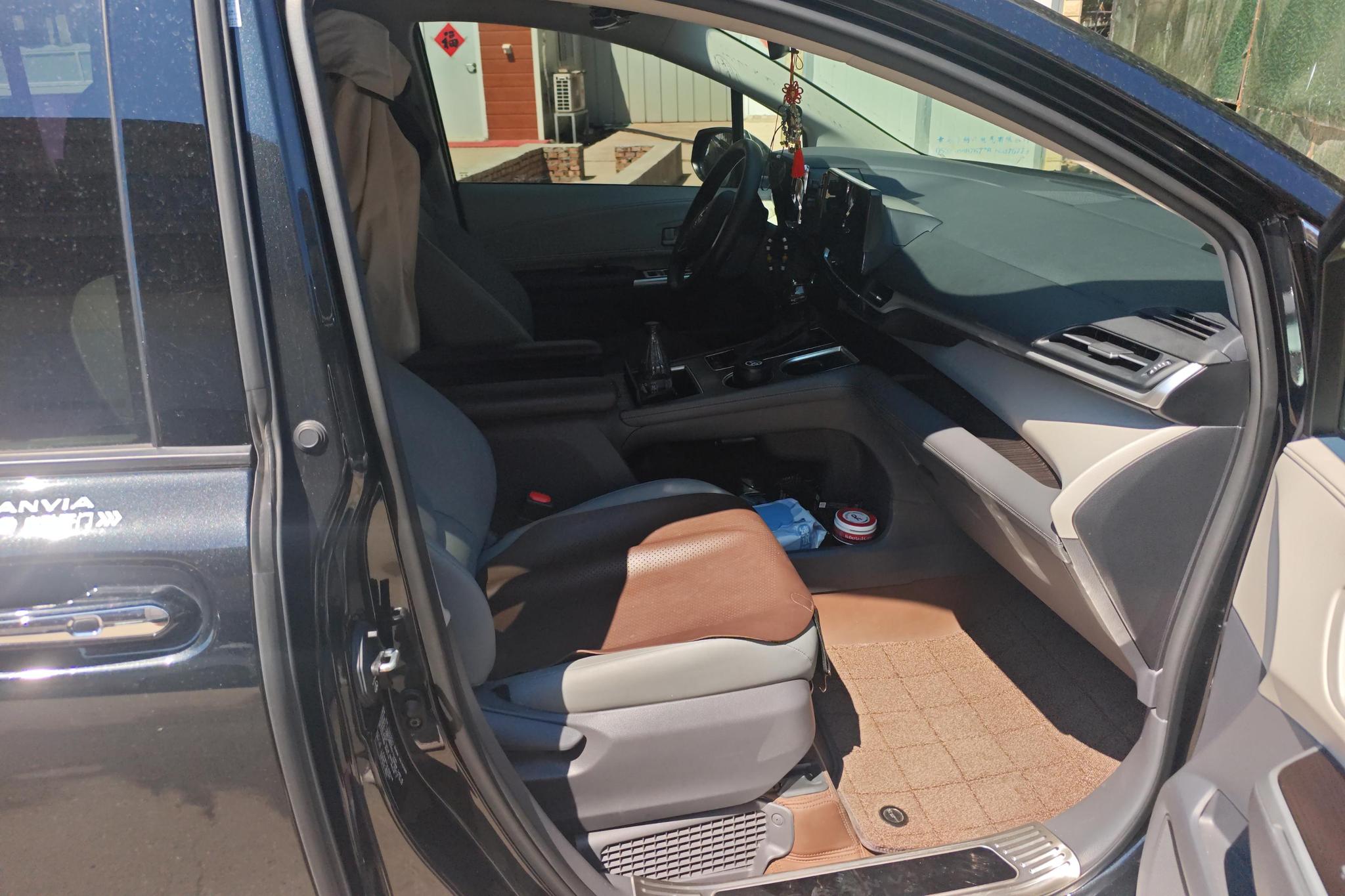 Toyota Granvia 2024 2.5L Comfort