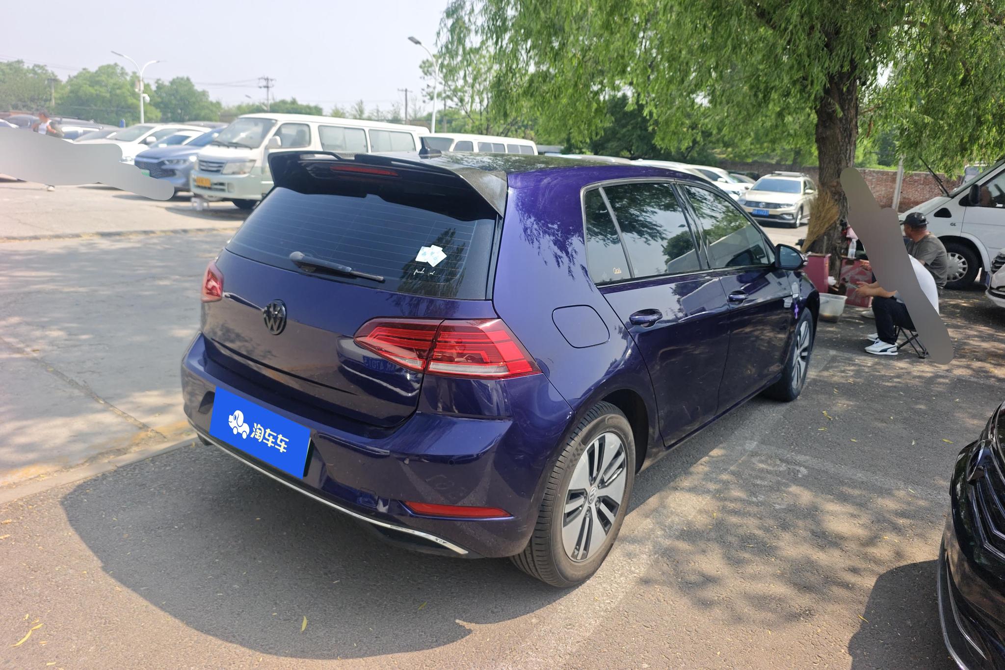 Volkswagen Golf ·