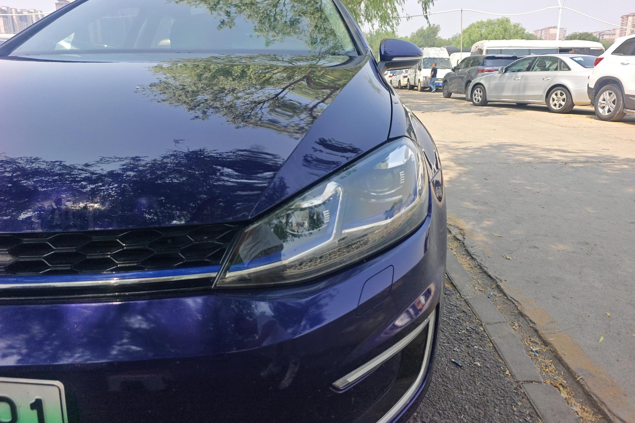 Volkswagen Golf ·