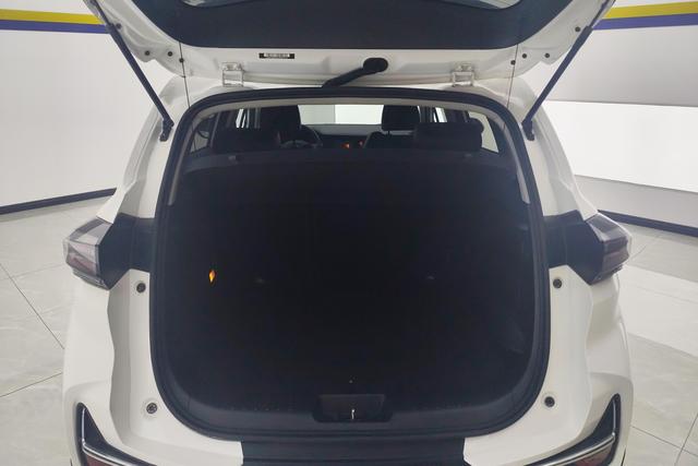 Changan CS15 2021 1.5 L MT — фото 17