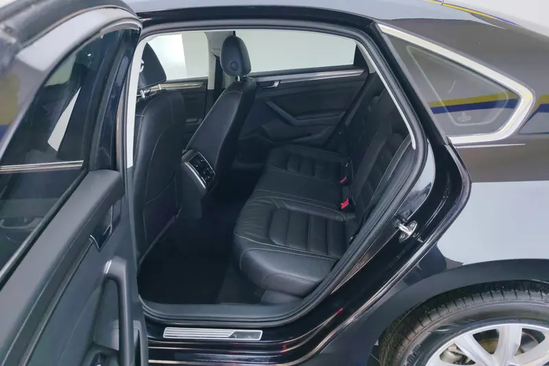 Volkswagen Passat — фото 11