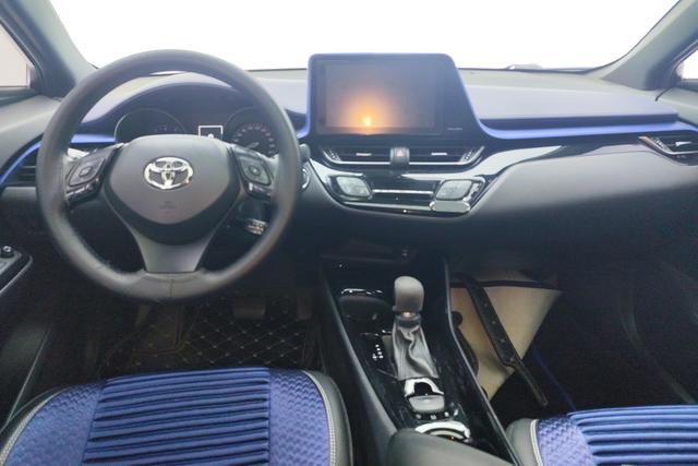 Toyota C-HR 2018 2.0 L VI — фото 12