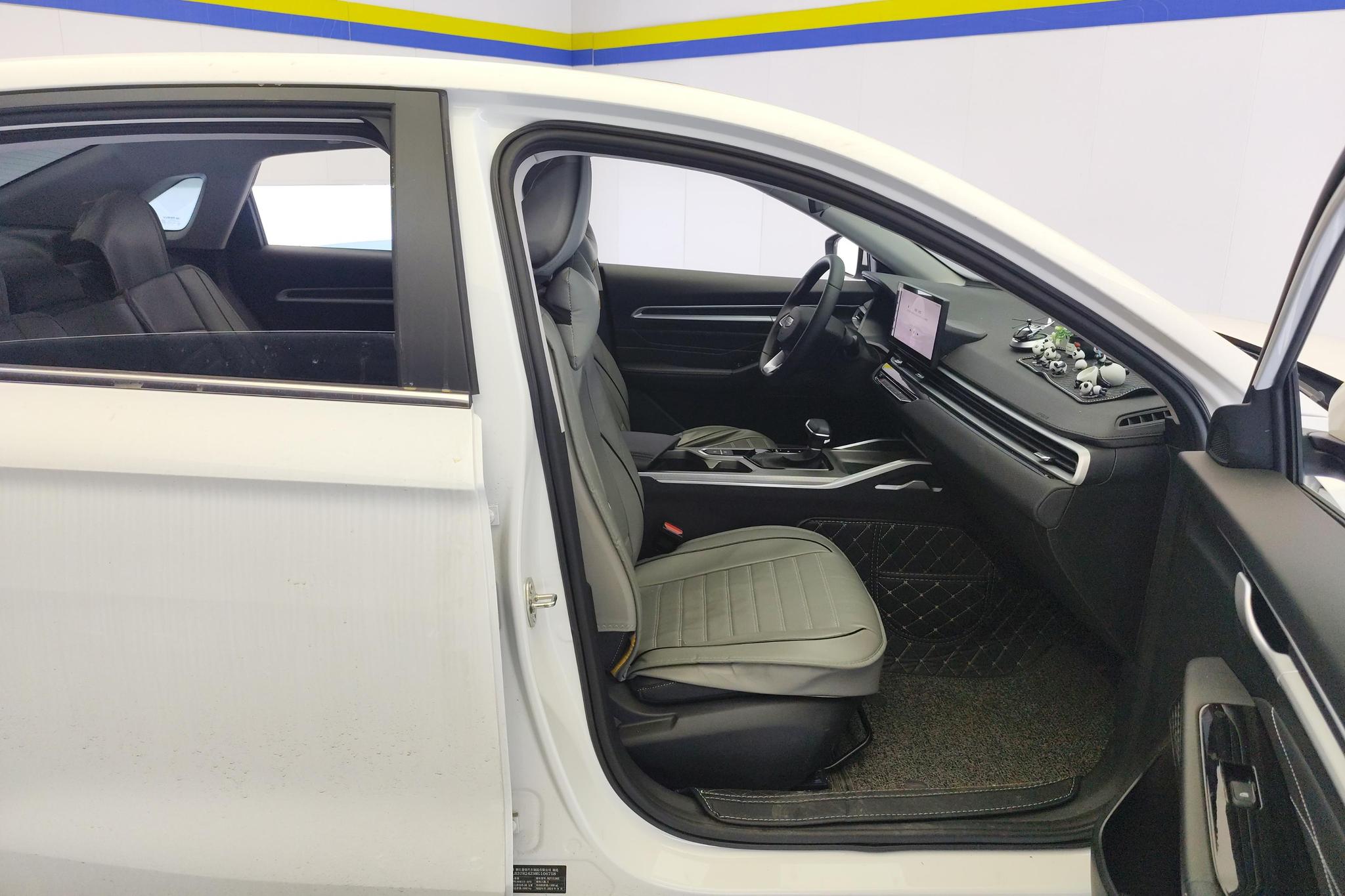 Geely Emgrand 2025 4 1.5L CVT Luxury