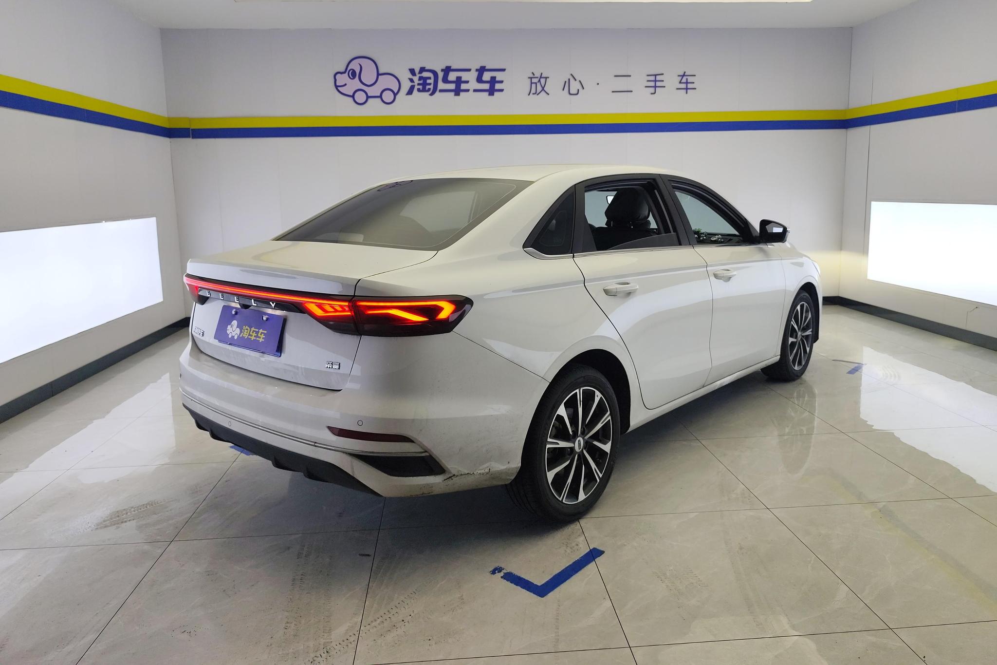 Geely Emgrand 2025 4 1.5L CVT Luxury
