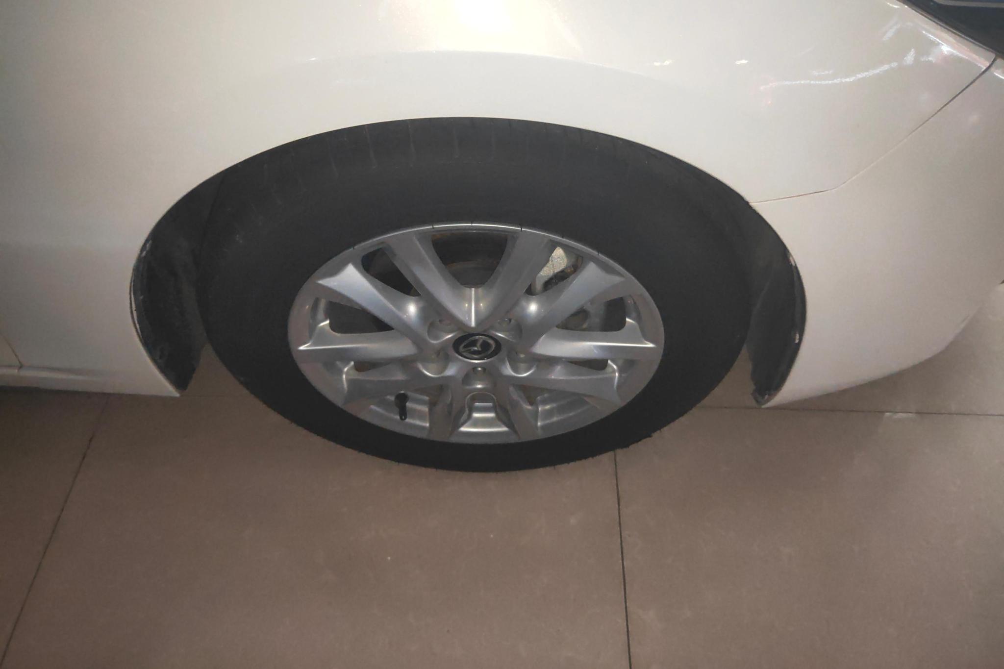 Mazda Mazda3 3 2017 1.5L AT Luxury V