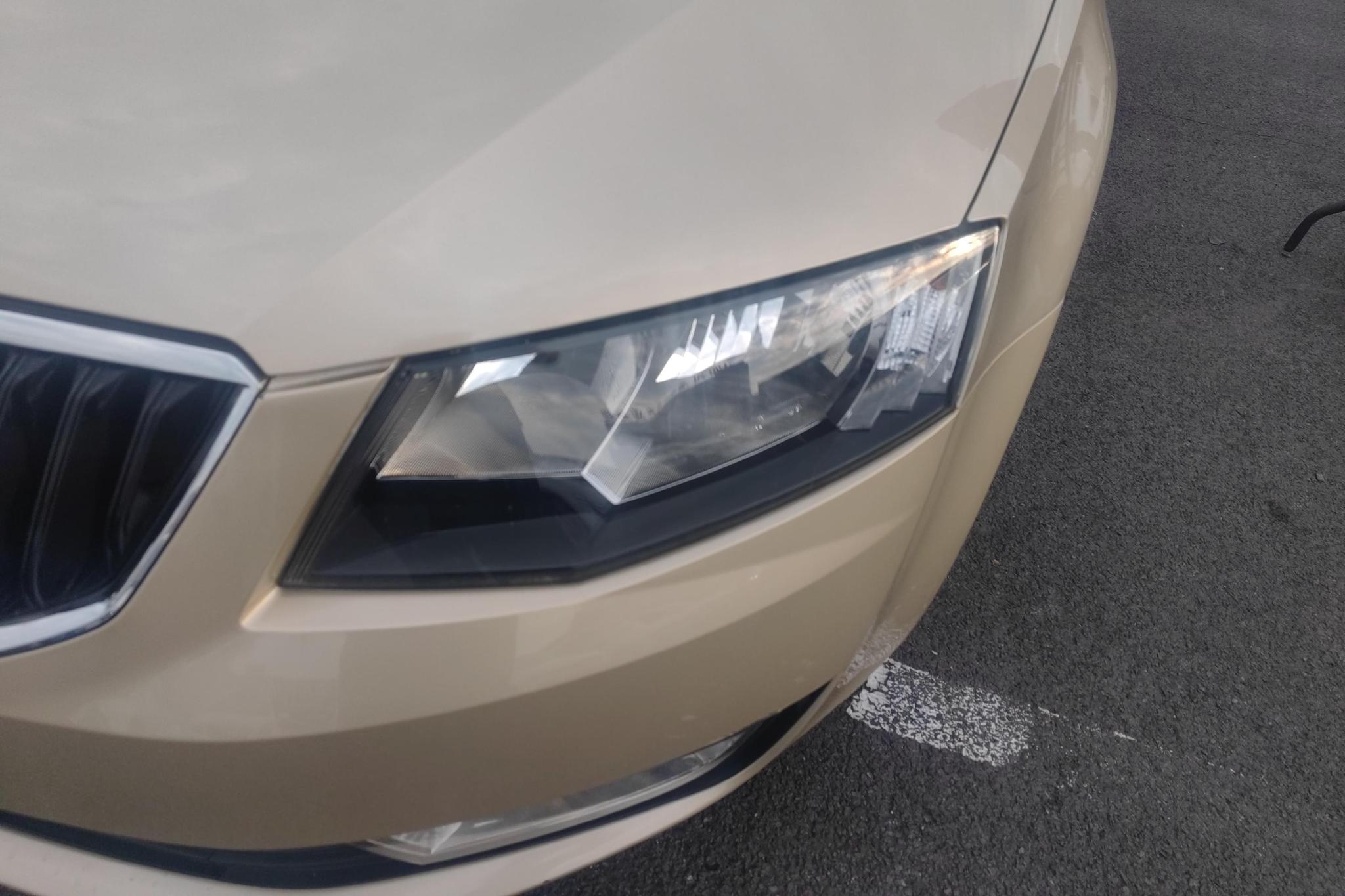 Skoda Octavia 2015 1.6L MT