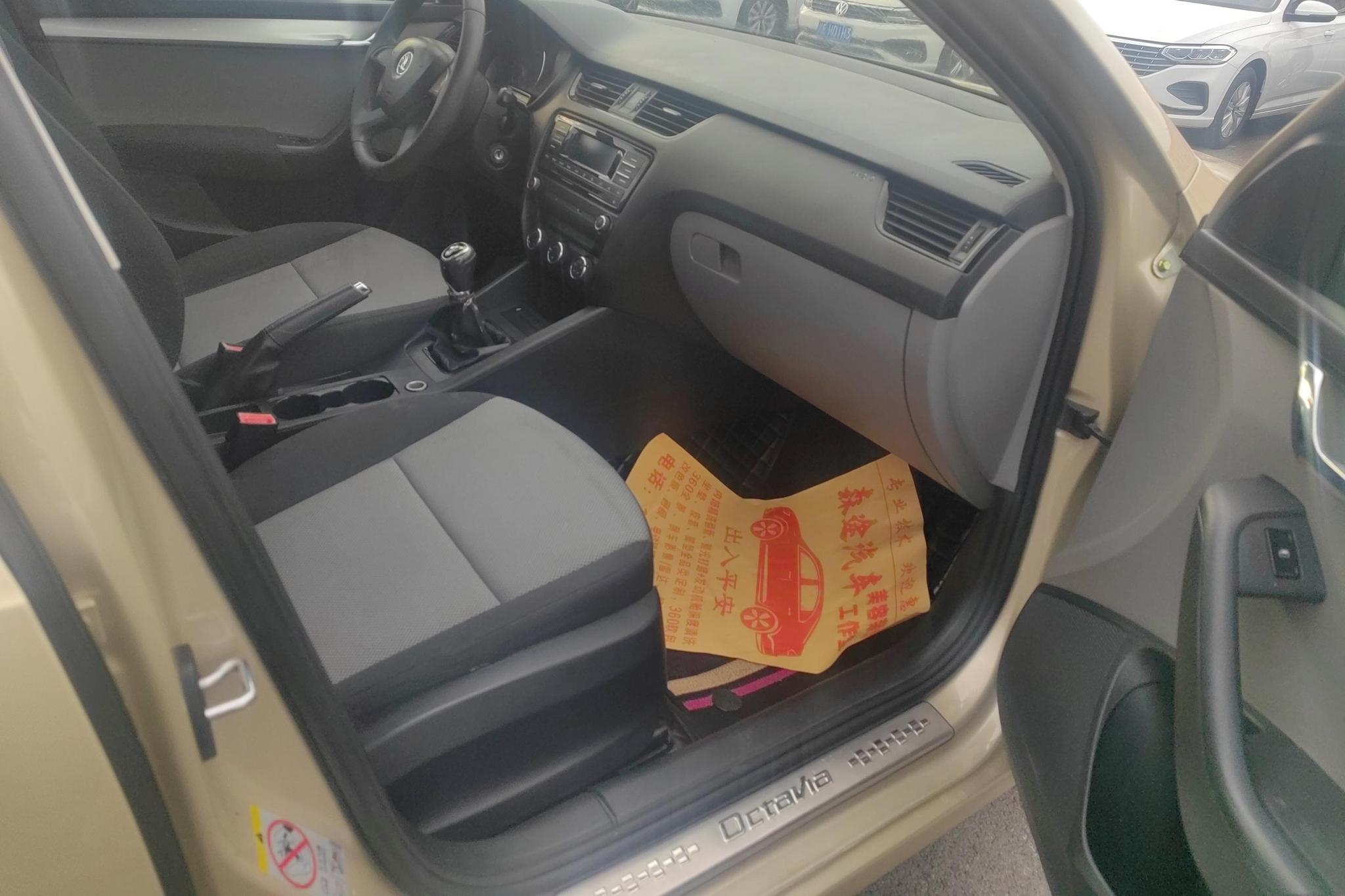 Skoda Octavia 2015 1.6L MT