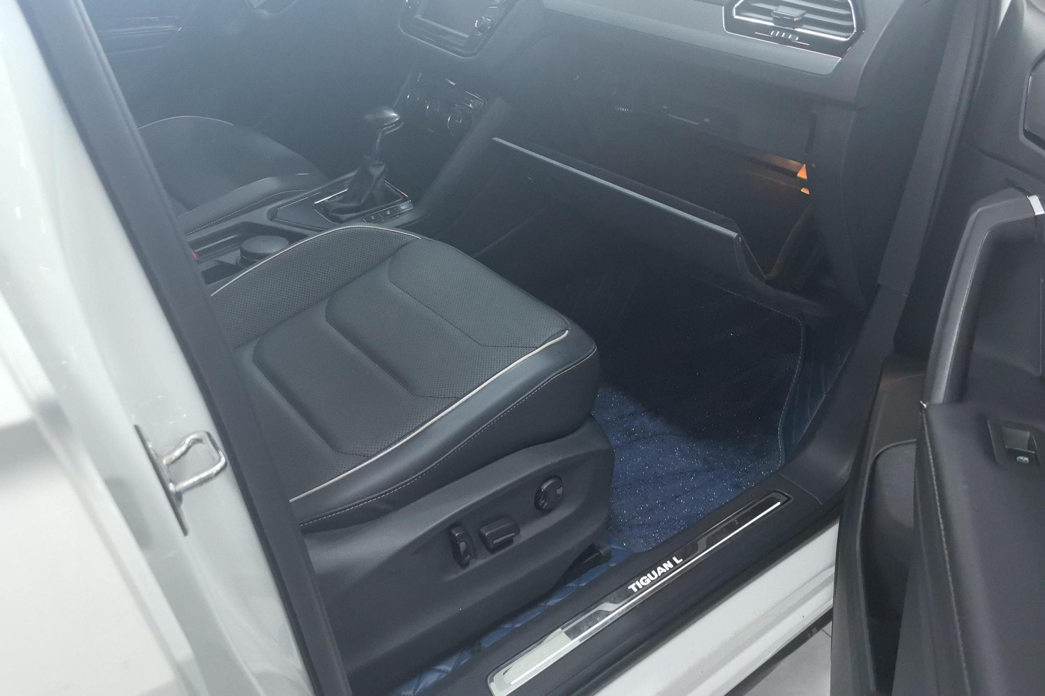 Volkswagen Tiguan L L 2017 330TSI AT Luxury