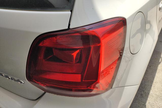 Volkswagen Polo 2016 1.4 L AT — фото 11