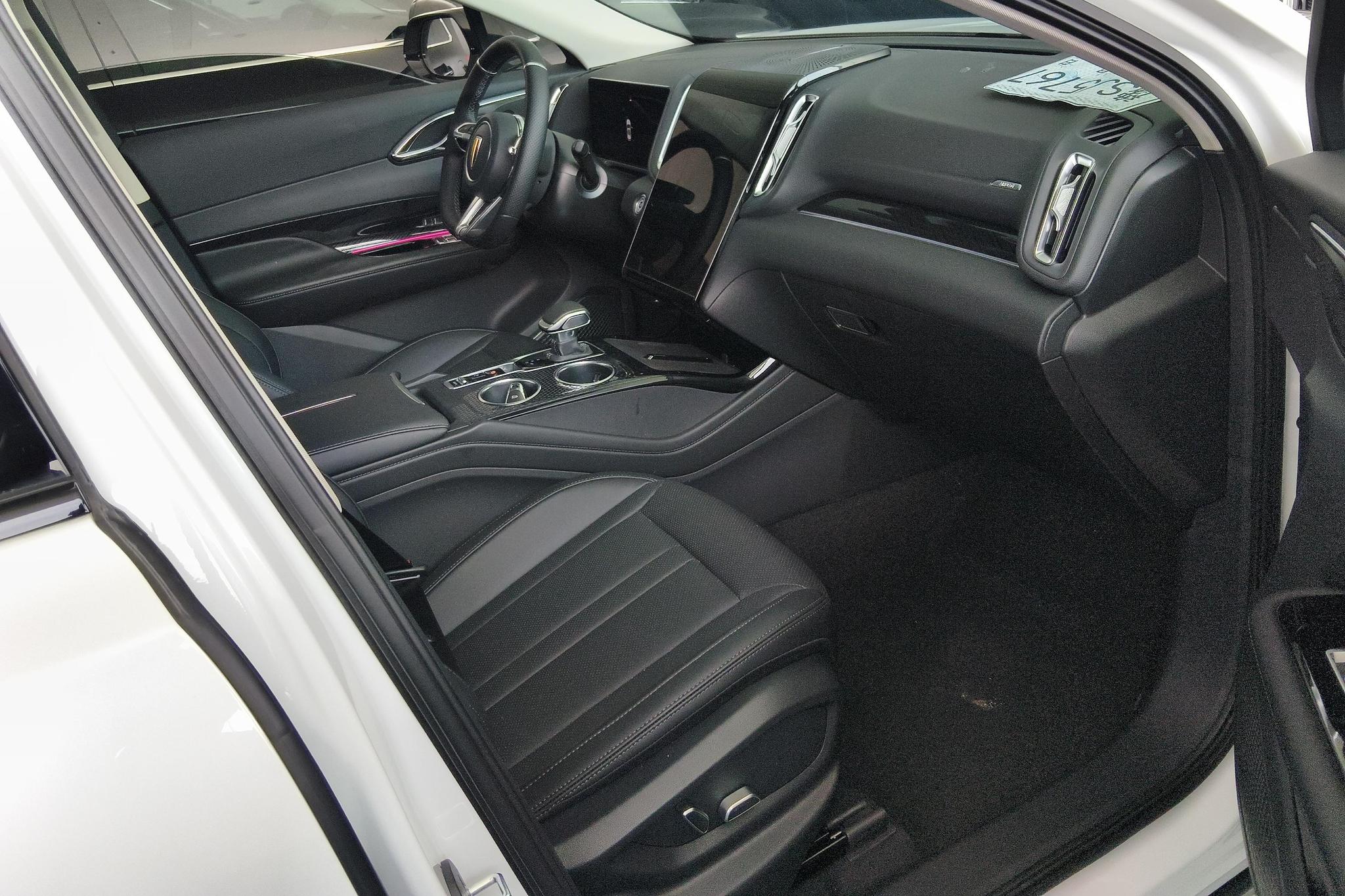 Hongqi HS3 PHEV 2024 115km