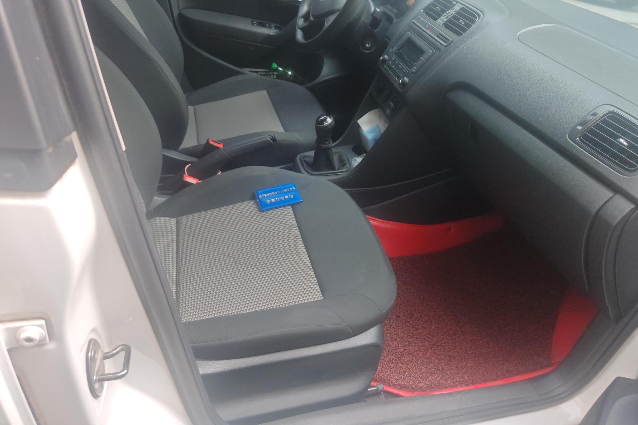 Volkswagen Polo 2014 1.4L MT