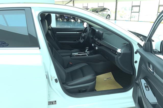Nissan Teana 2022 2.0 L XL-TLS — фото 9