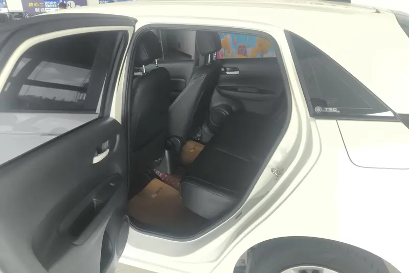 Honda Fit — фото 10
