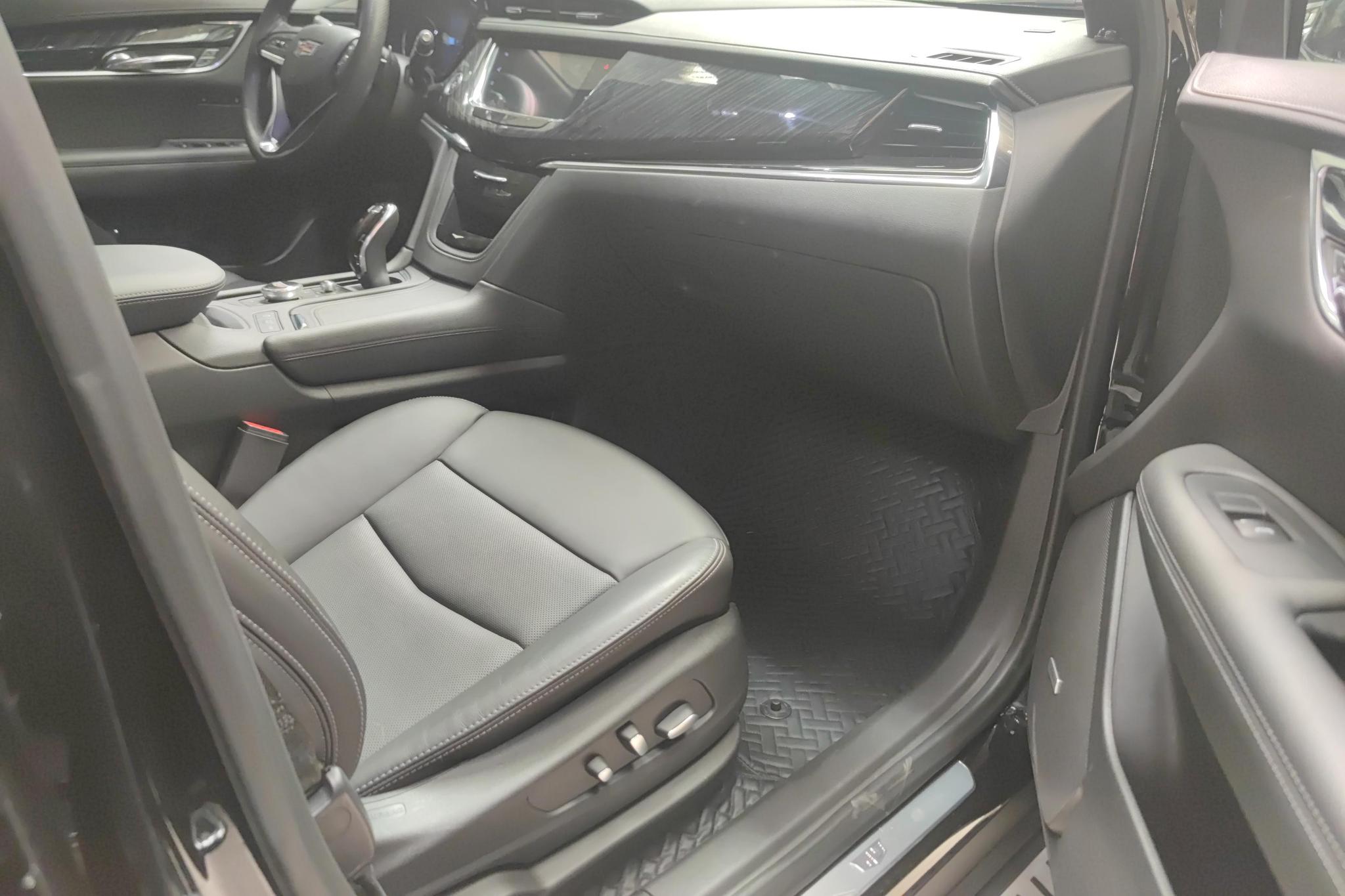 Cadillac XT6 2020 28T мест Luxury