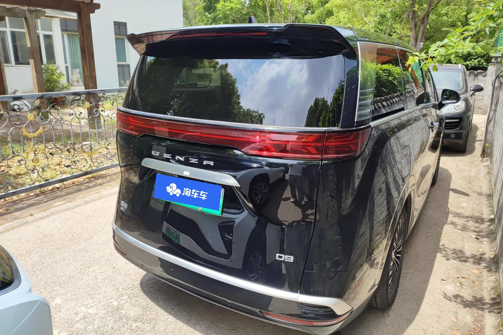 Denza D9 DM 2022 1040 Luxury