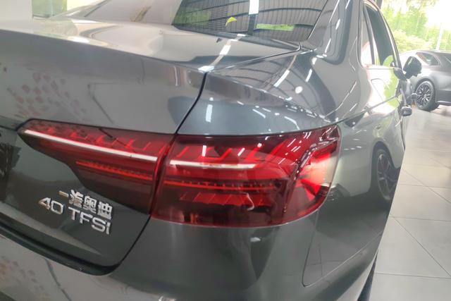 Audi A4L id 4321023 из Китая 9