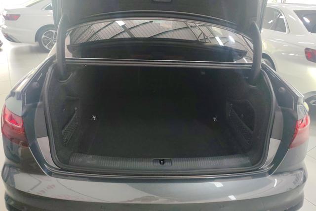 Audi A4L id 4321023 из Китая 14