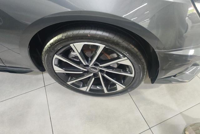 Audi A4L id 4321023 из Китая 16
