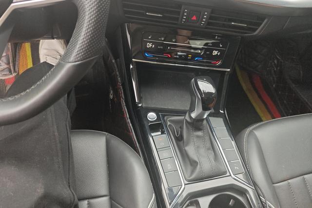 Volkswagen Passat 2023 Черный из Китая, фото 2