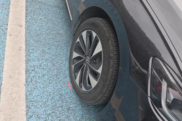 Volkswagen Passat id 4320879 из Китая 17