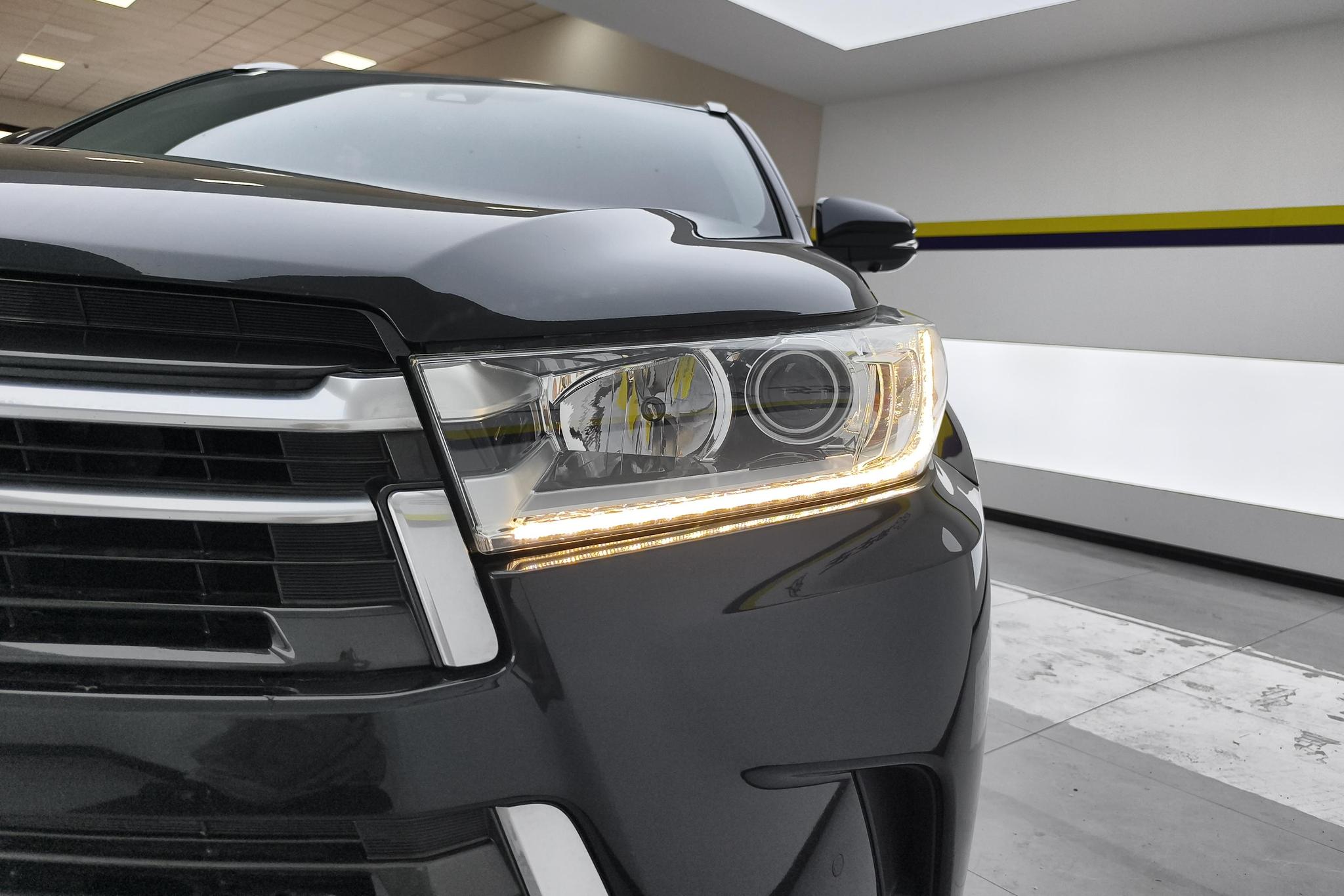 Toyota Highlander 2018 2.0T Luxury 7 мест V