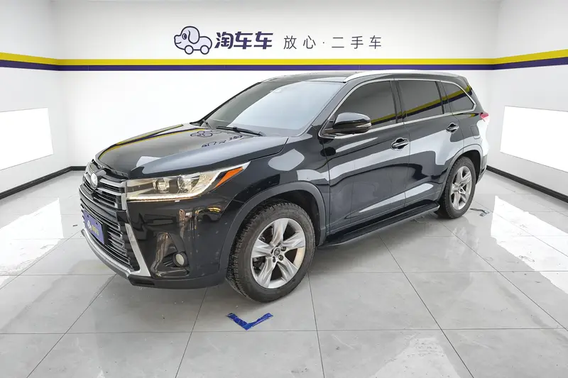 Toyota Highlander — фото 1