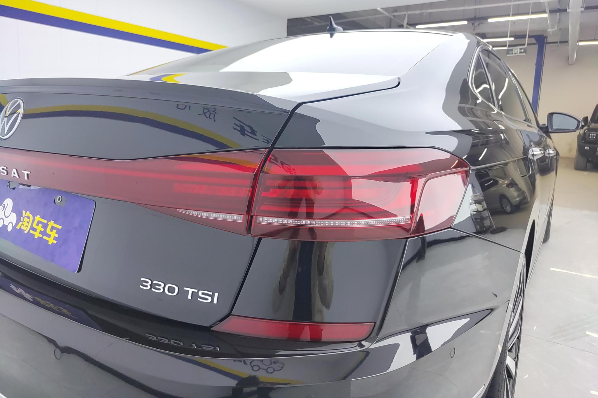 Volkswagen Passat 2023 380TSI Luxury