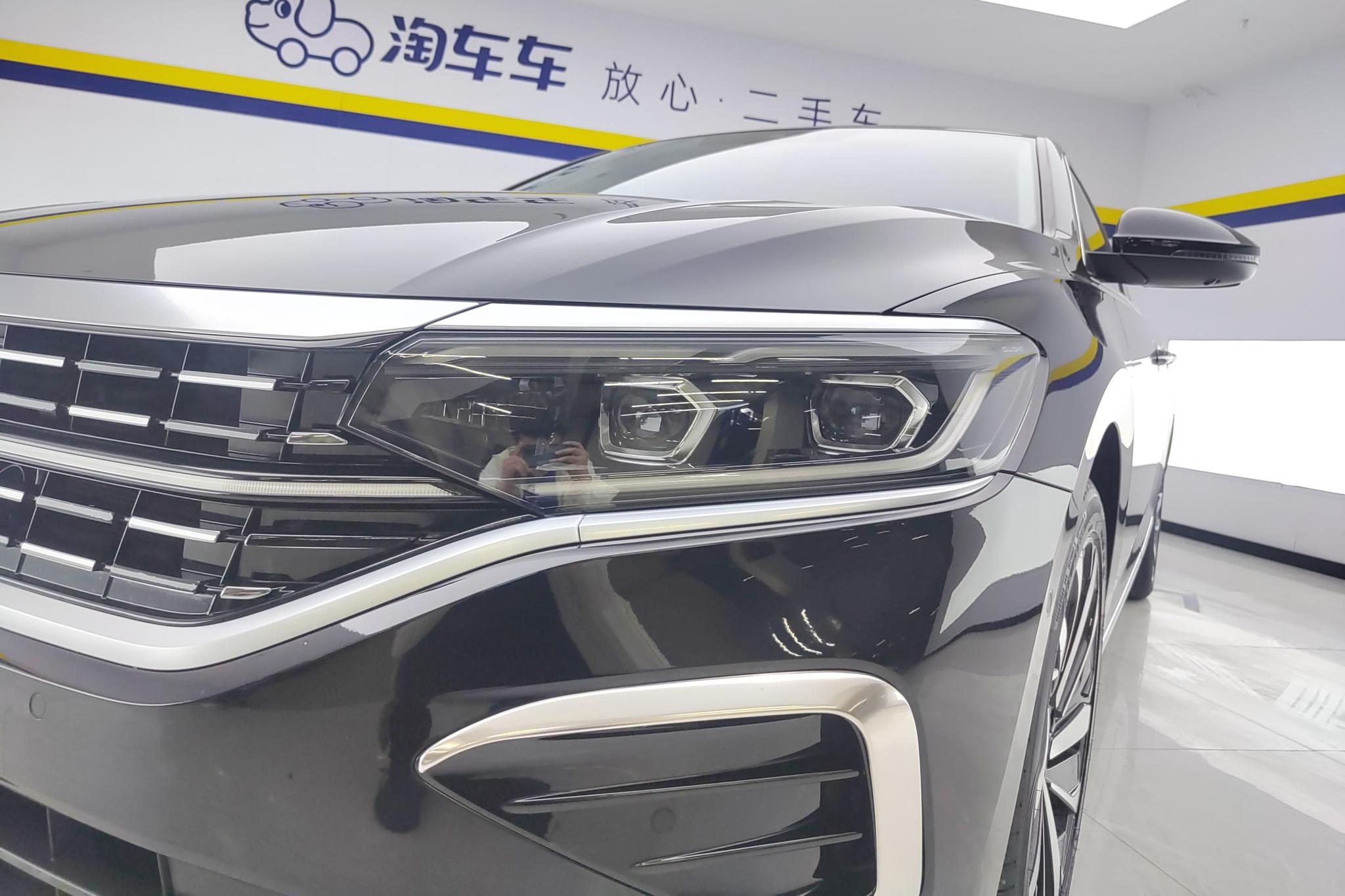 Volkswagen Passat 2023 380TSI Luxury