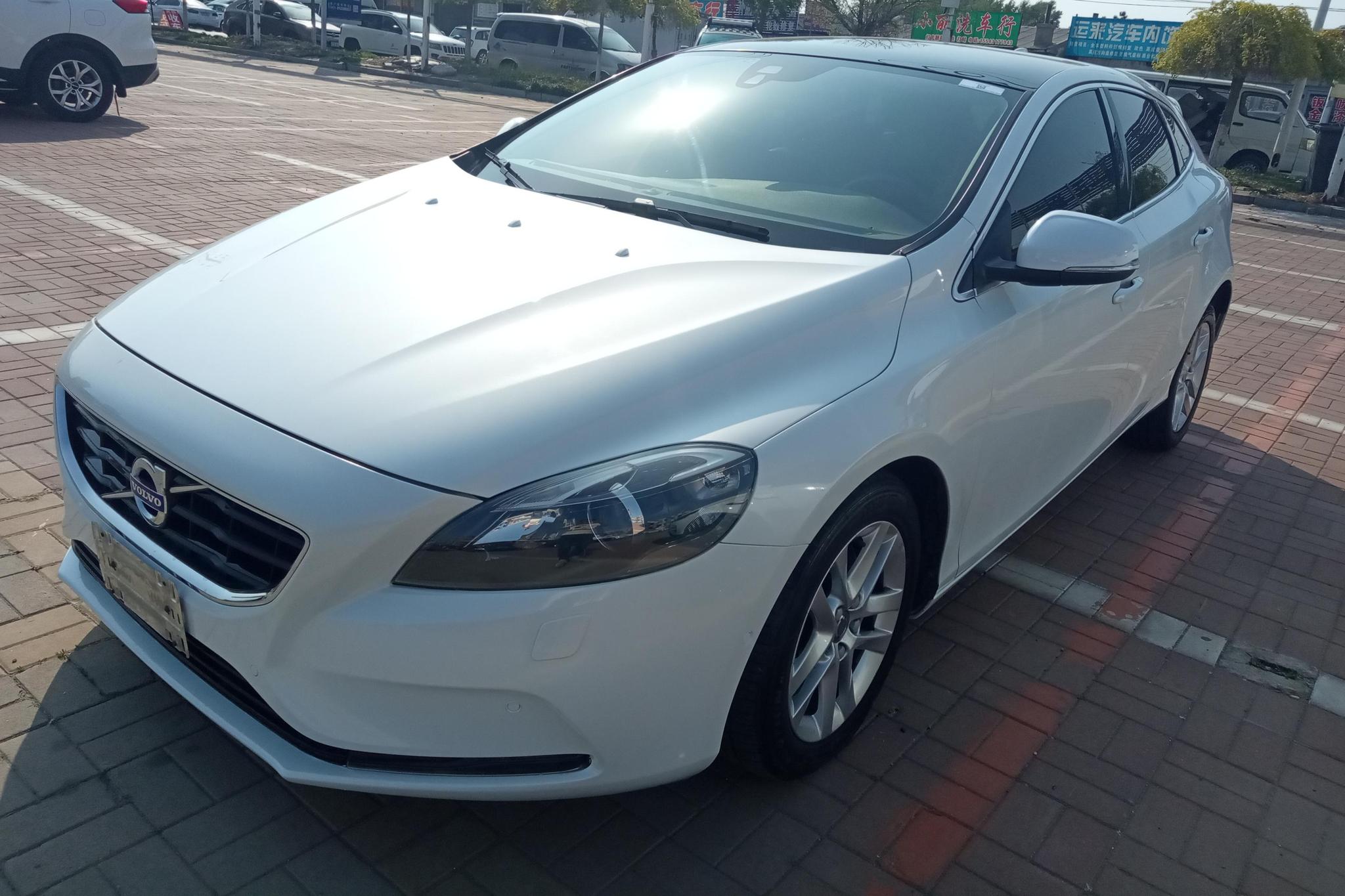 Volvo V40