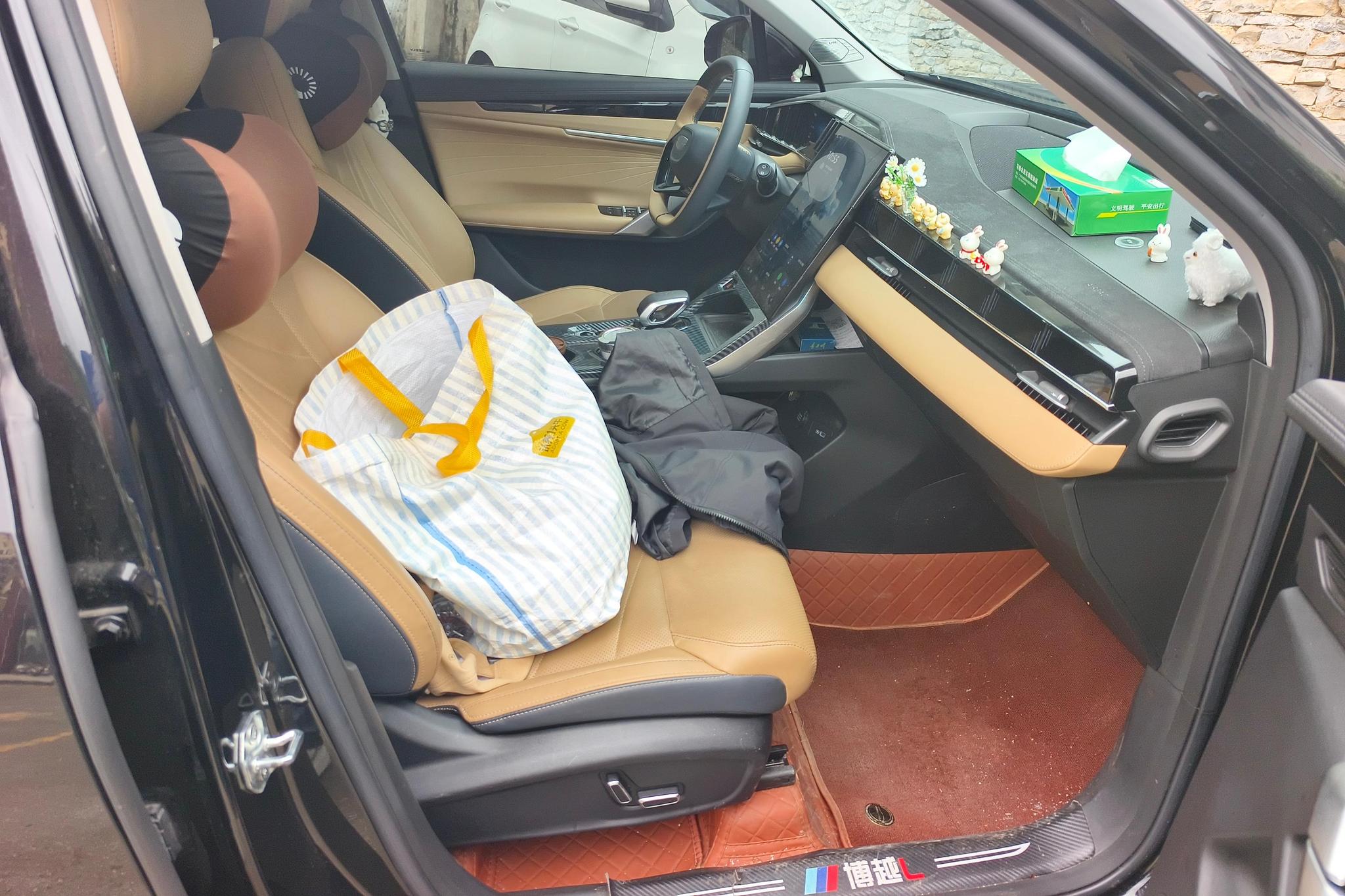 Geely Boyue L L 2023 1.5TD DCT Luxury