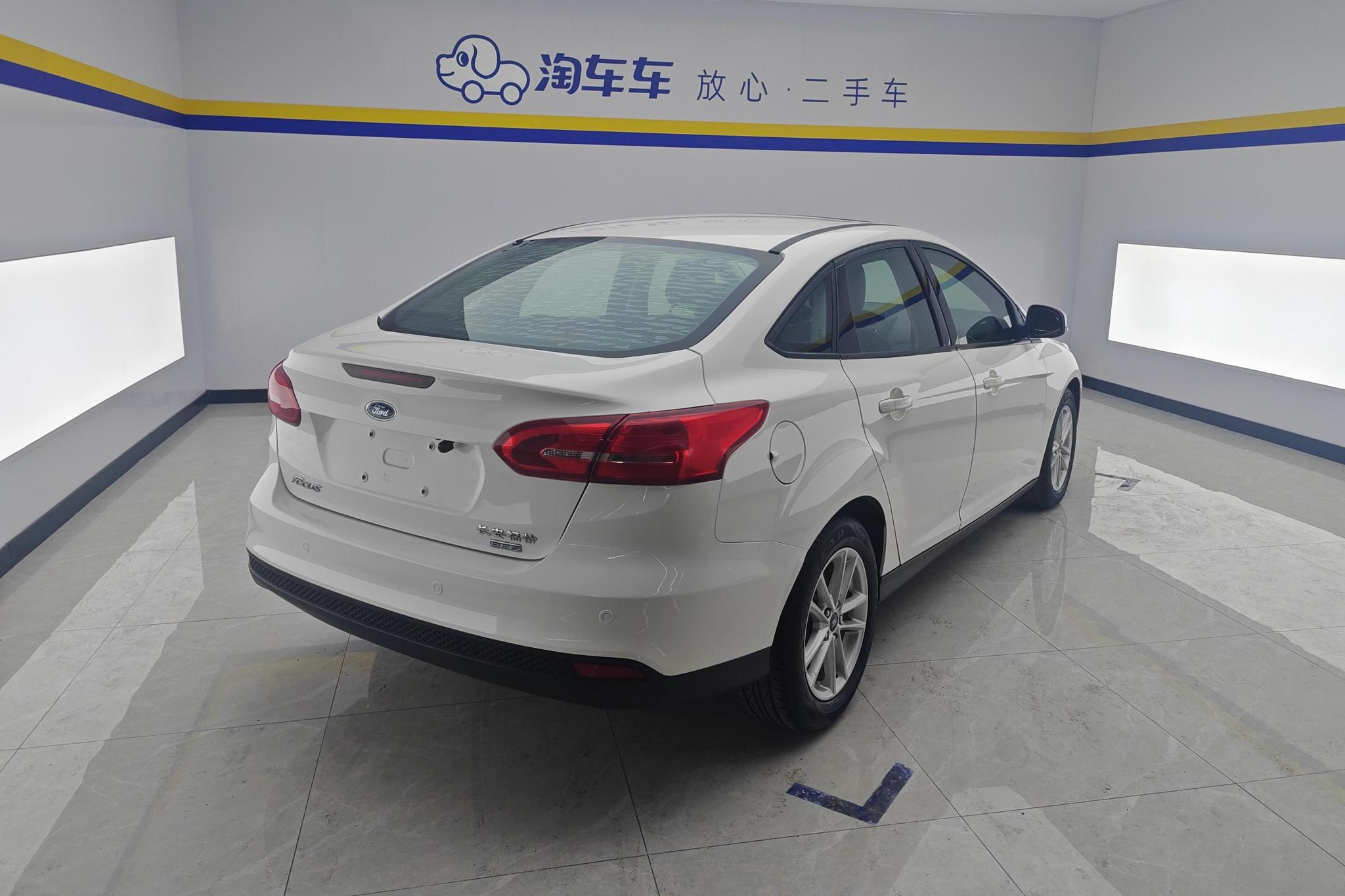 Ford Focus 2015 EcoBoost 125 MT
